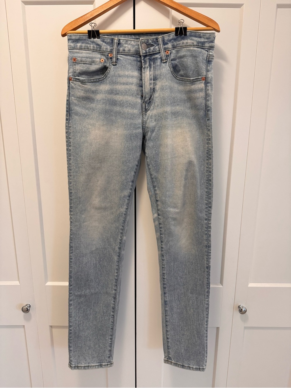 Light Wash Men's Jeans - Athletic Fit